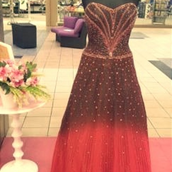 💲Sale💲❤️Gorgeous Sequined & Beaded Ball Room Gown❤️ - Picture 2 of 4